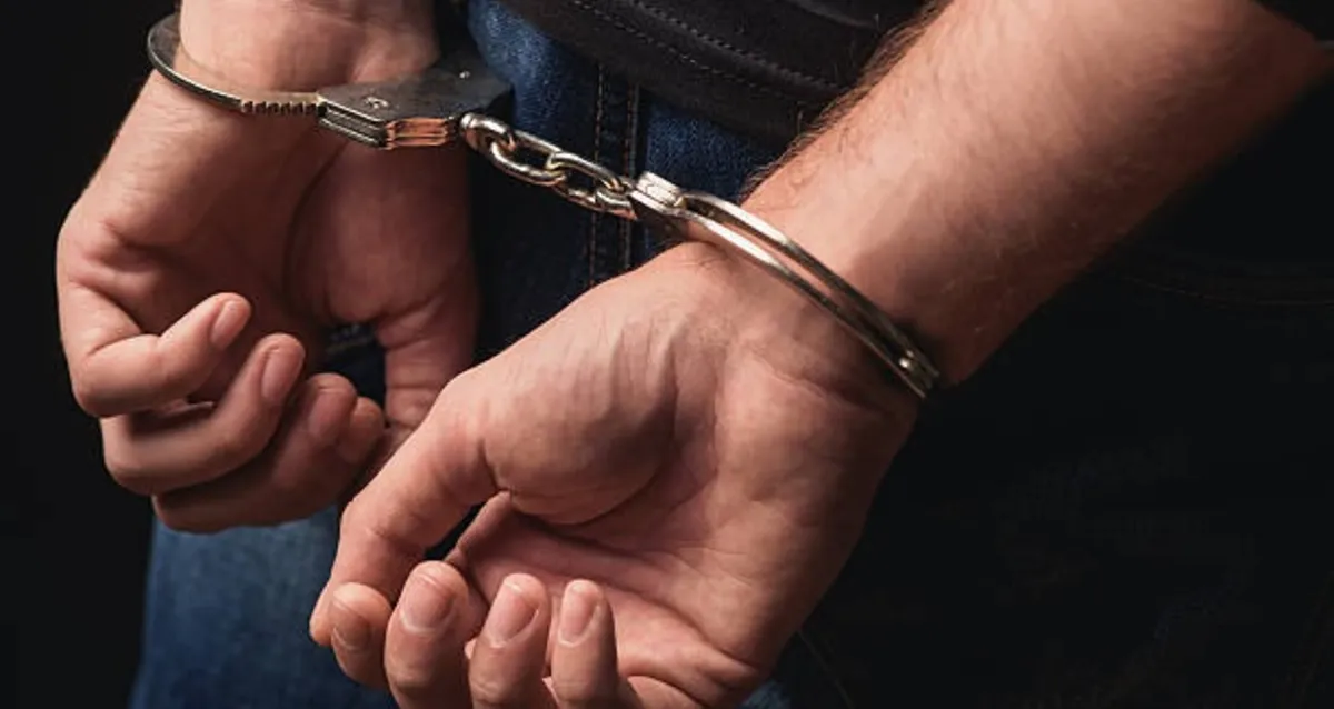 Suspeito de abusar da própria filha foge de casa e se entrega à polícia