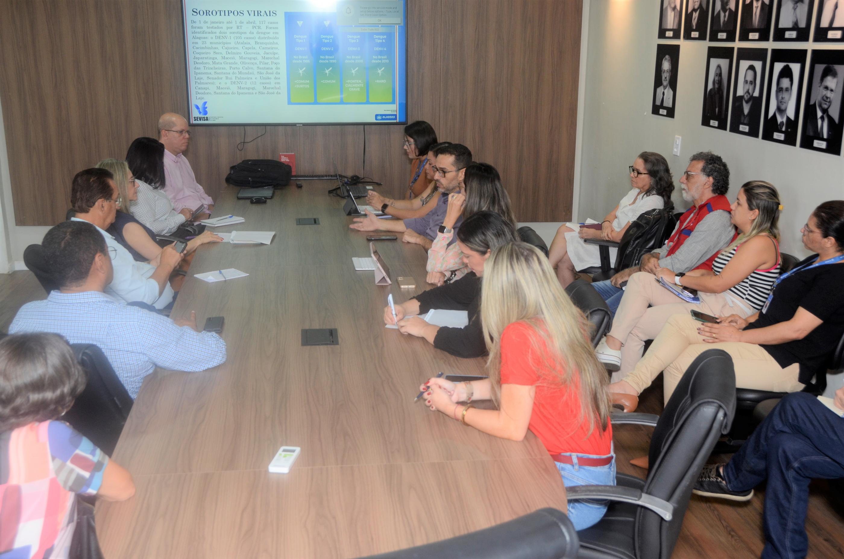 Técnicos da Sesau se reúnem para discutir situação epidemiológica da dengue em AL