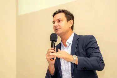 Temendo perder emendas, prefeitos pedem fim de impasse Lira x Renan