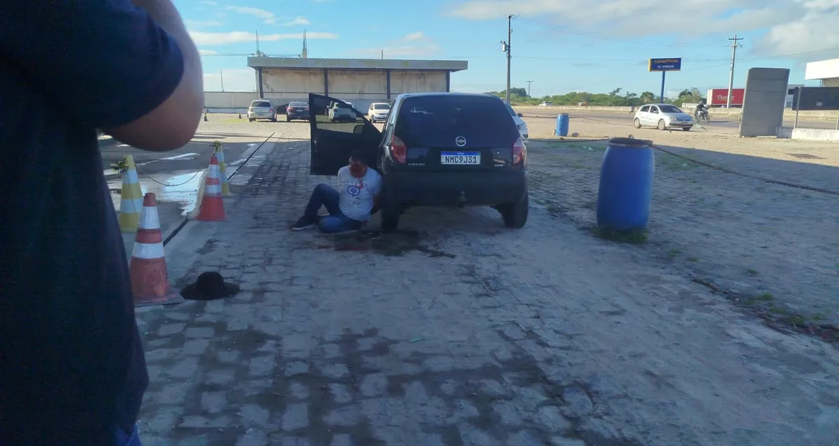 Briga por passageiros termina em ataque a facão e deixa dois feridos, em Arapiraca