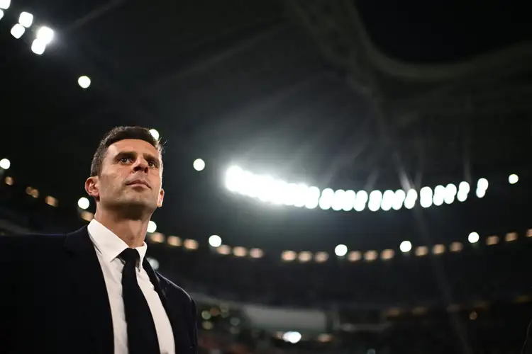 Thiago Motta é cotado para assumir a Itália após polêmica com Andrea Pirlo