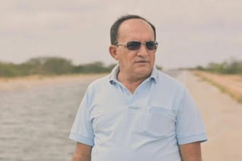 Ex-prefeito é acusado de agredir homem após confusão na Prainha da Cruz
