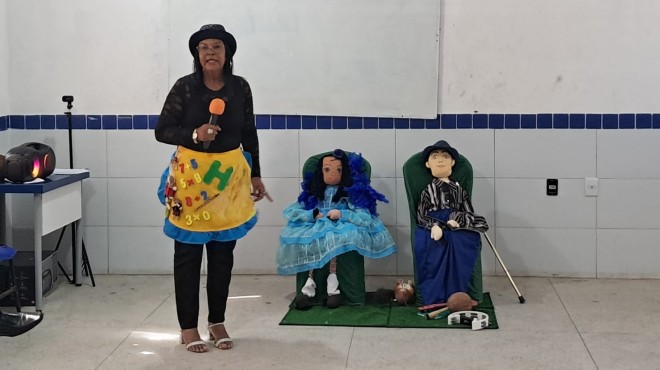 Tia Márcia encerra projeto de contação de histórias em Maceió