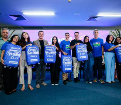 Alunos da rede estadual recebem kits para intercâmbio na Inglaterra