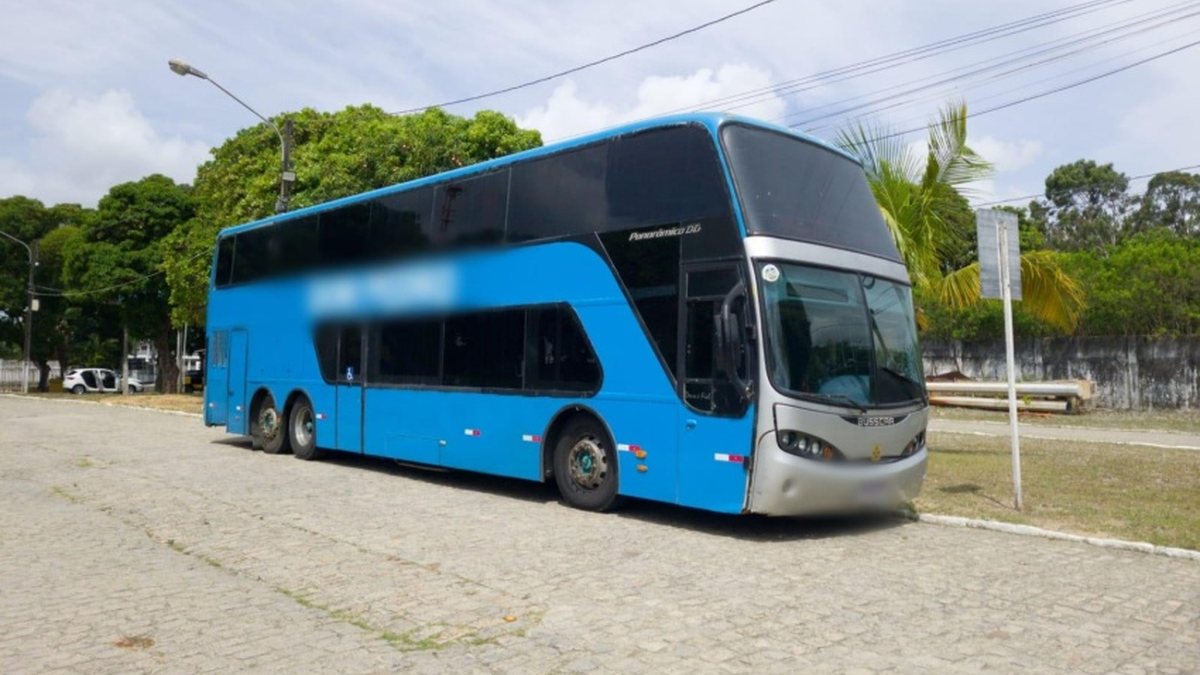 Ônibus irregular que transportava turistas é apreendido na parte baixa de Maceió