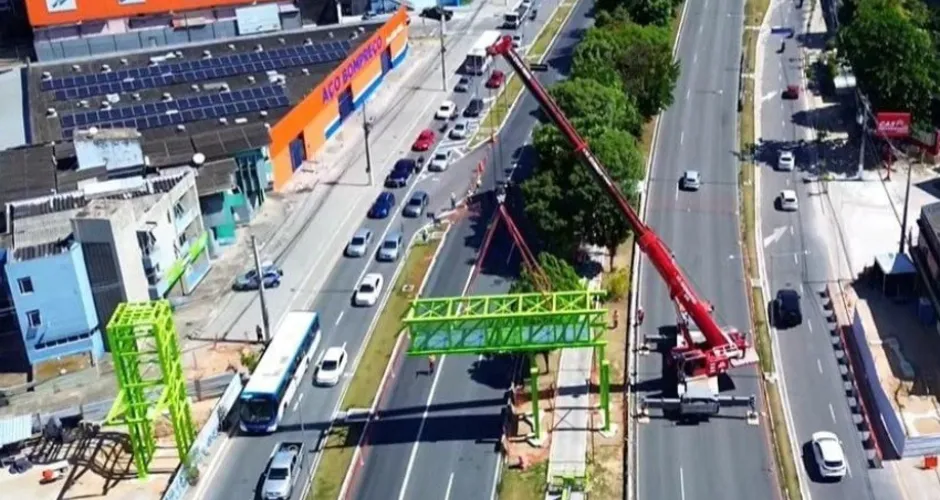 Trecho da Avenida Durval de Góes Monteiro será bloqueado neste sábado para instalação de passarela