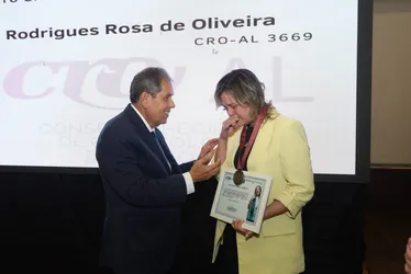 CRO-AL homenageia profissionais com Medalha Prof. Renato Gama durante Semana Odontológica