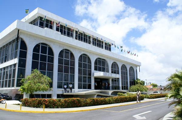 Sem licitação: tribunal suspende contrato de R$ 55 milhões da prefeitura de Maceió