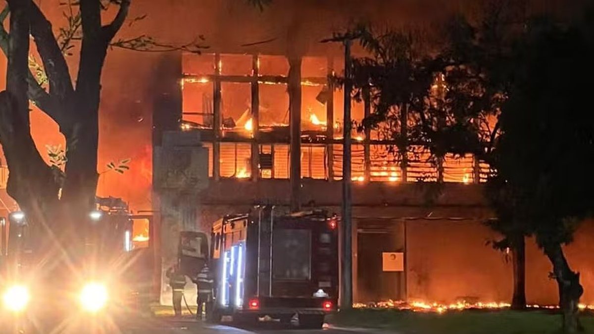 “Perda de duas décadas”: diz pesquisador sobre o incêndio na UFPE