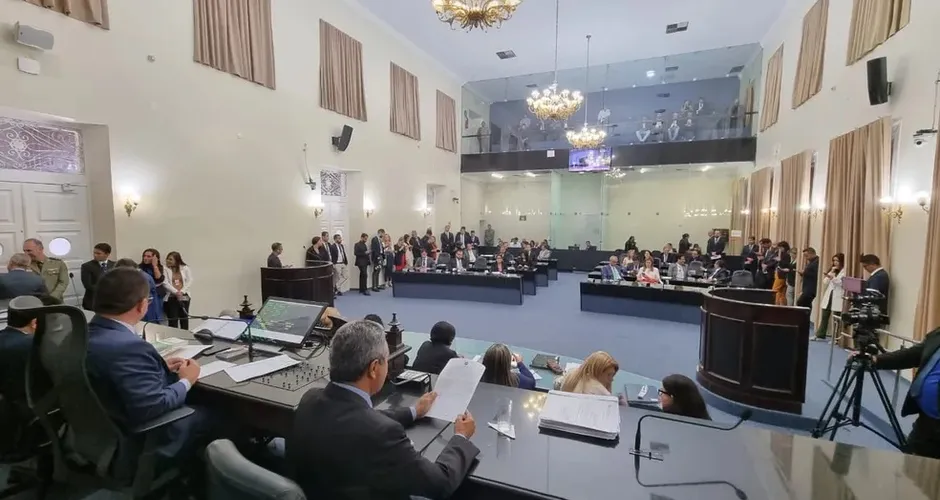 MDB e federação crescem e dois partidos ficam sem representação na ALE
