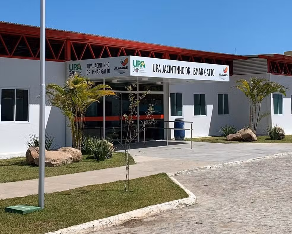 Homem é espancado por grupo e sofre atentado em UPA de Maceió