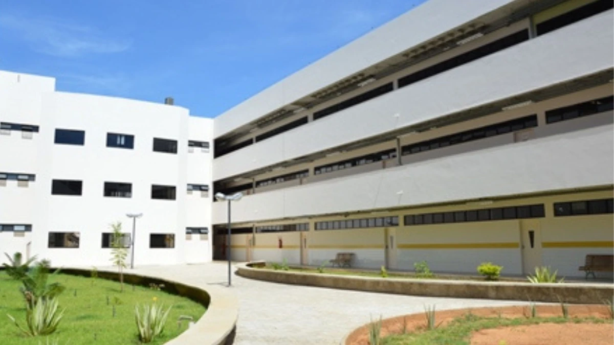 Mais de 100 alunos passam mal após almoço em restaurante universitário; saiba mais