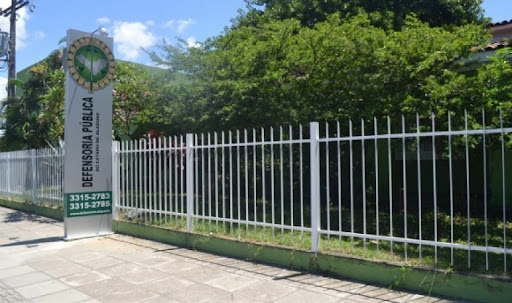 Justiça bloqueia contas do estado para garantir cirurgia de endometriose para jovem