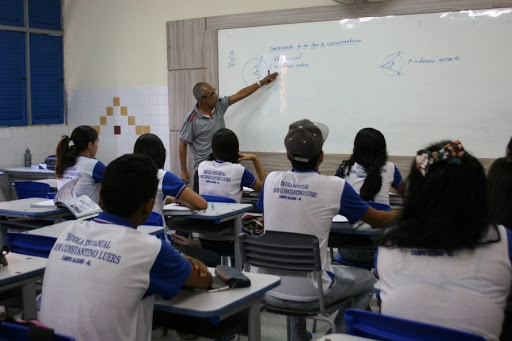 Salário-base de professores de AL pode ter aumento de até 50%
