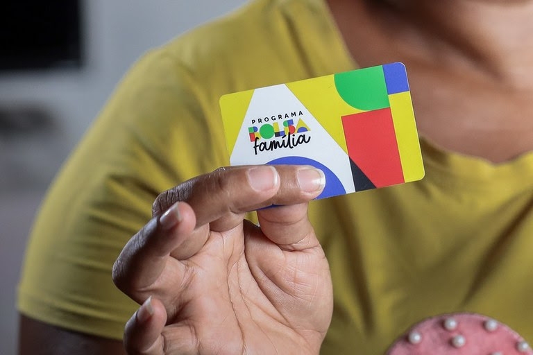 Beneficiários do Bolsa Família com NIS de final 2 recebem o benefício nesta terça-feira (20)