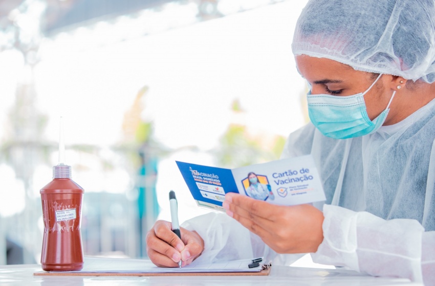 Secretaria de Saúde de Maceió orienta atualizar calendário vacinal antes de viajar