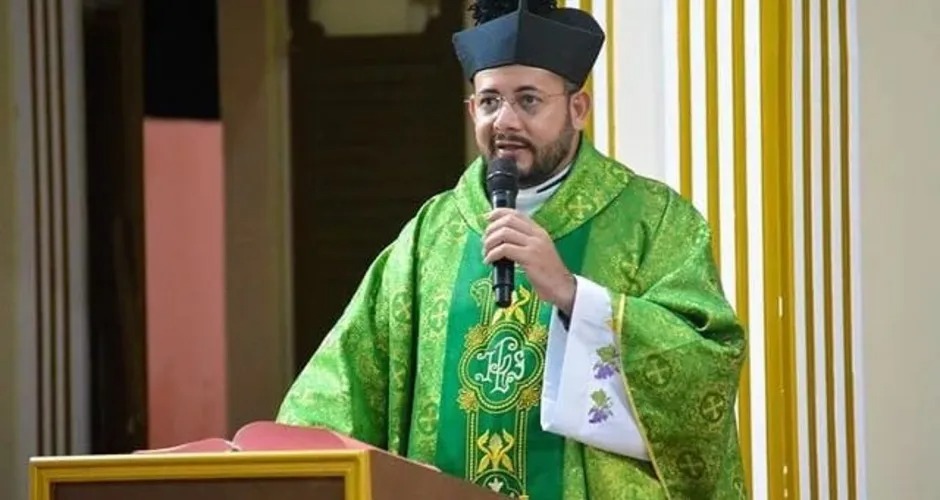 Padre de Penedo é indiciado por importunação sexual e volta a ser denunciado por assédio