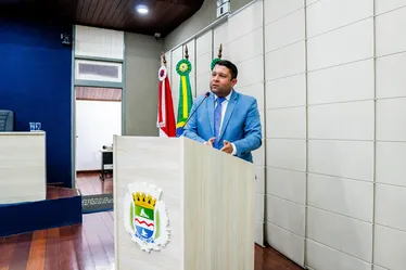 Vereador propõe semáforo inteligente e uso educativo das multas
