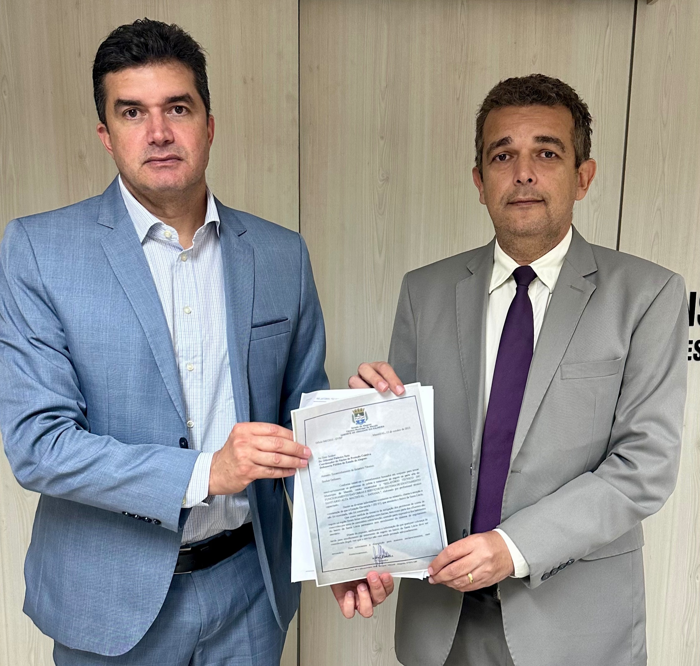 Rui Palmeira leva à Defensoria prova técnica de que BRK cobra por esgoto inexistente na Santa Lúcia