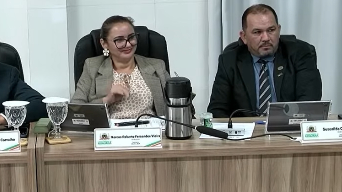 VÍDEO: vereadora reage com gesto de conotação sexual durante debate em plenário