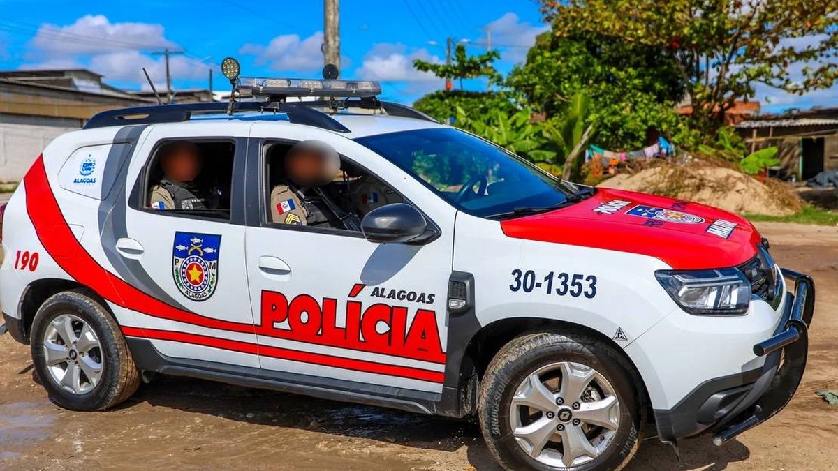 Homem foge por telhados, mas é preso com droga e revólver em Arapiraca