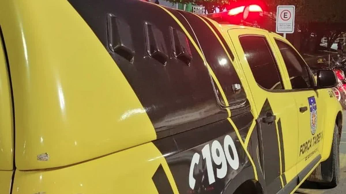Suspeito foge por telhados no Jacintinho e abandona mais de 3 kg de drogas
