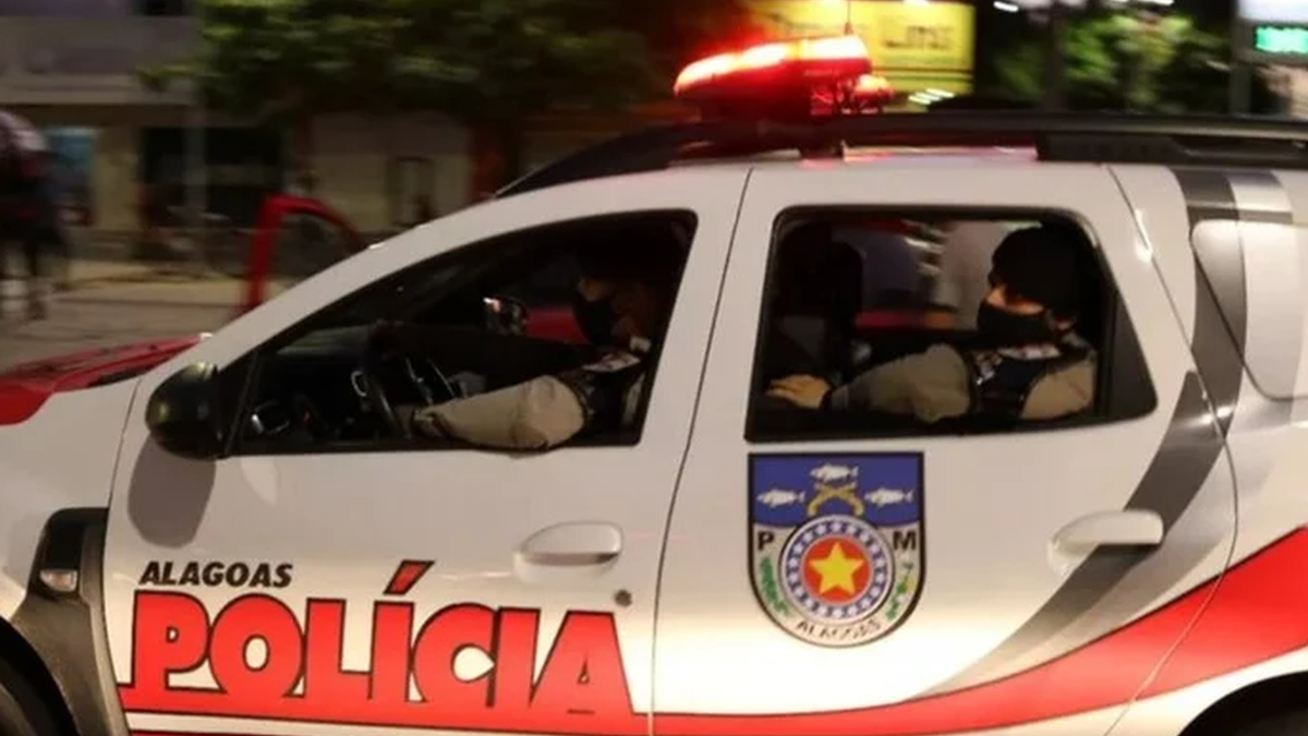 Suspeito de tráfico tenta fugir e é preso com armas e drogas no Clima Bom