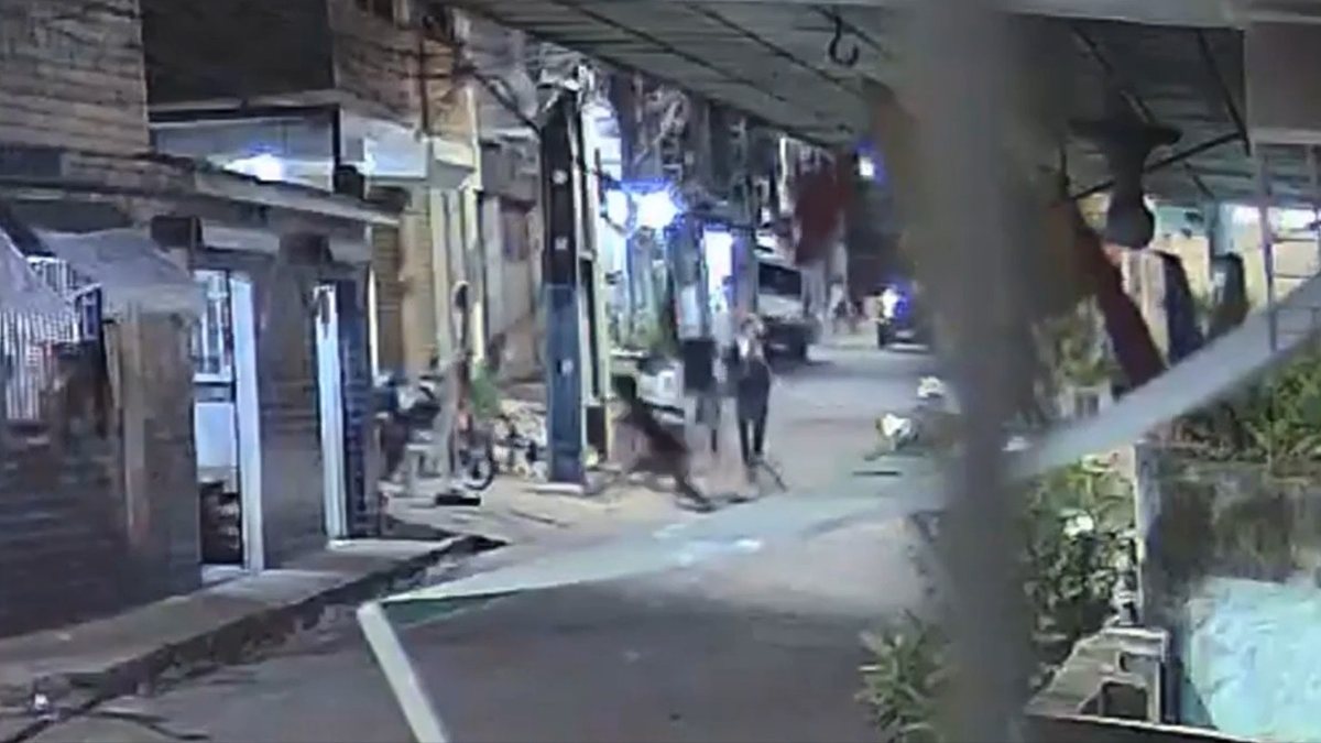 Vítima de atentado no Jacintinho morre no HGE; criança e adolescente seguem internadas