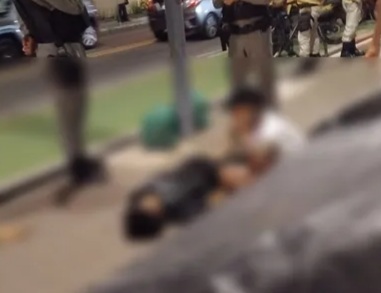 Jovem é baleado nas costas durante tentativa de assalto na orla de Pajuçara