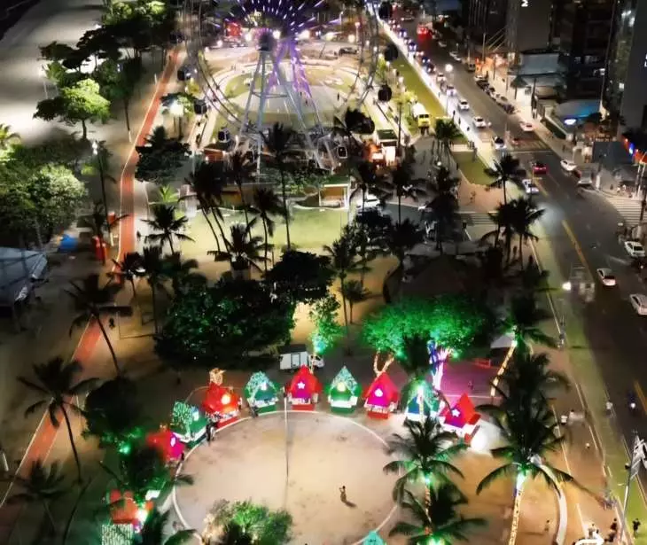 Vila de Natal é inaugurada na orla e amplia opções de lazer em Maceió