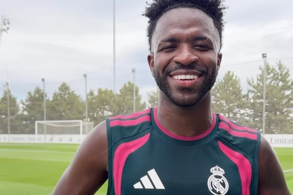 Vini Jr. reaparece no Real Madrid e vira alvo de piadas nas redes sociais
