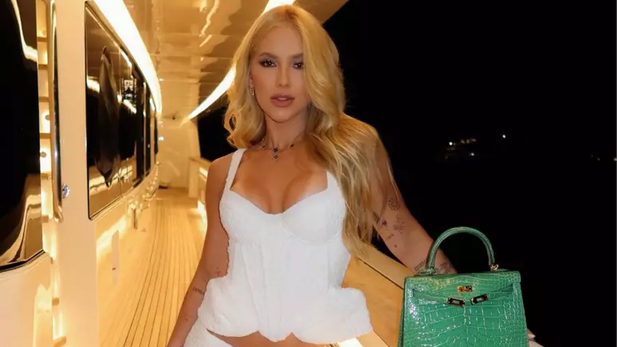 Virginia Fonseca ostenta bolsa de R$ 400 mil em encontro com Vini Jr. na Itália