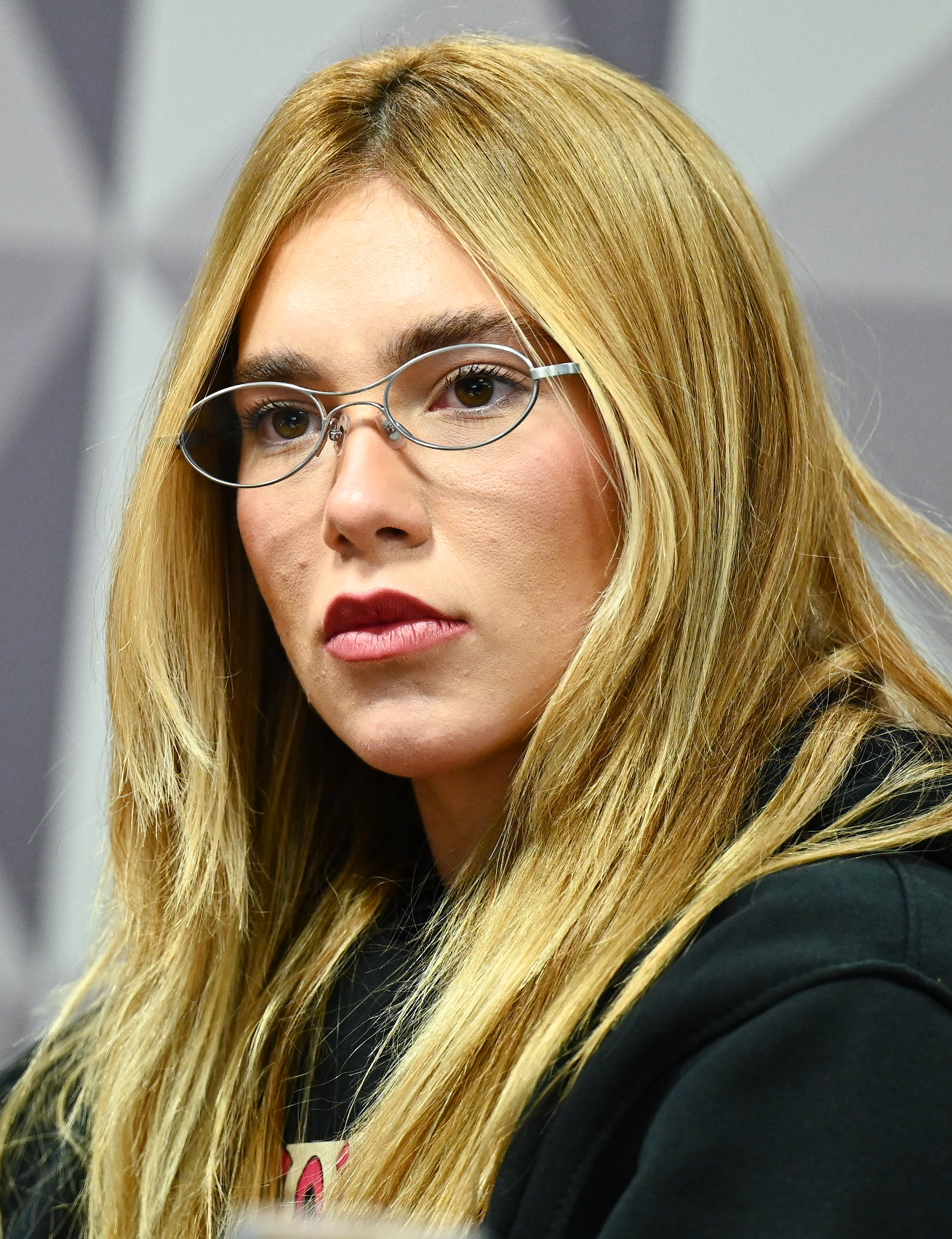 Virginia Fonseca recebe presentes em live no TikTok