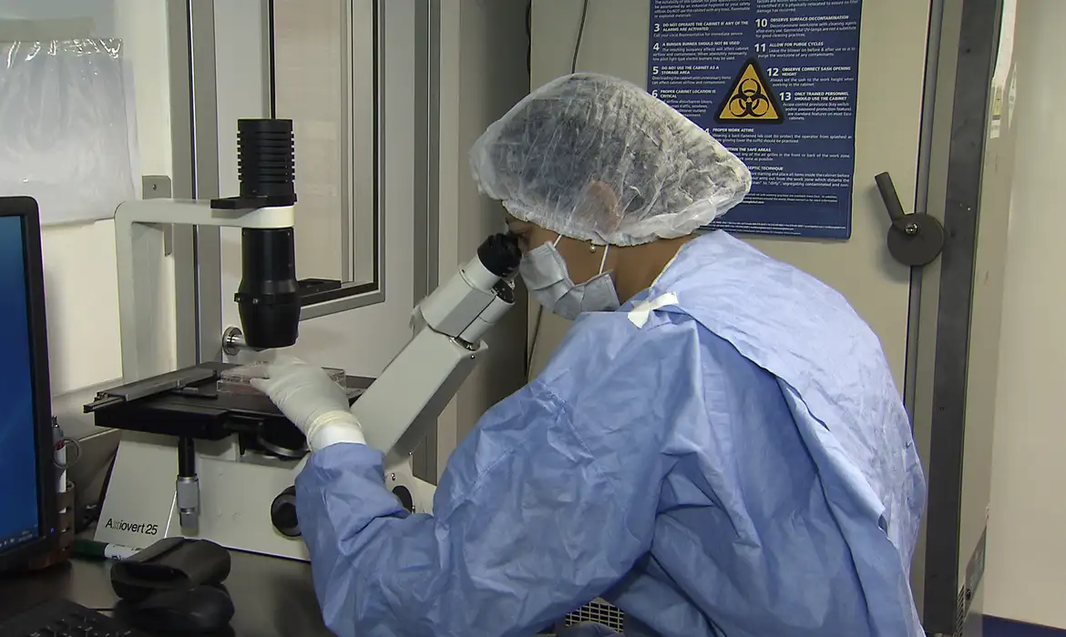 Como cientistas 'curaram' infectados com HIV