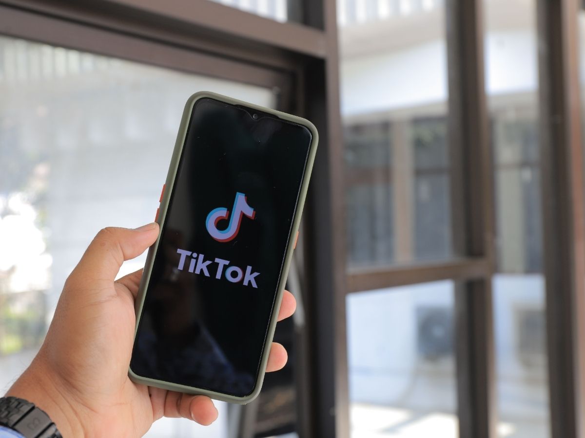 TikTok leva multa de R$ 153,7 milhões após falhas com dados de menores