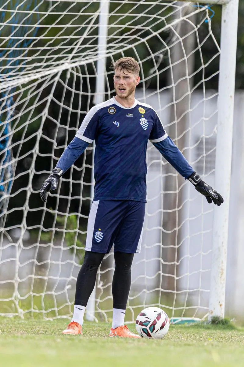 Wellerson mantém confiança mesmo com CSA em busca de novo goleiro