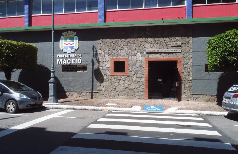 Em apenas quatro meses, prefeito de Maceió exonera três secretários