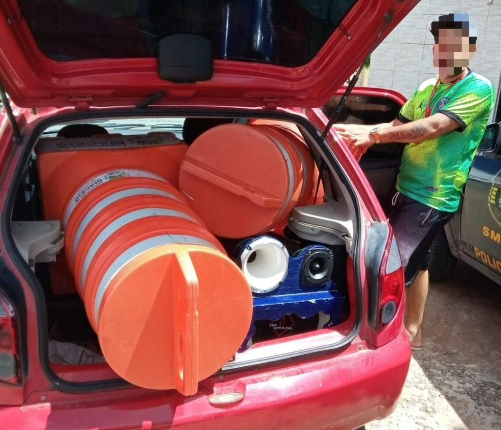 Após  furtar cones de sinalização da SMTT,  homem é detido na Serraria