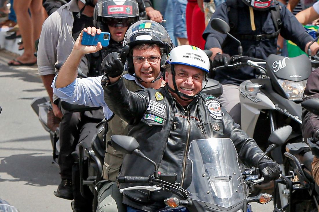 Em passeio de moto por Pernambuco, Bolsonaro ataca novamente o STF