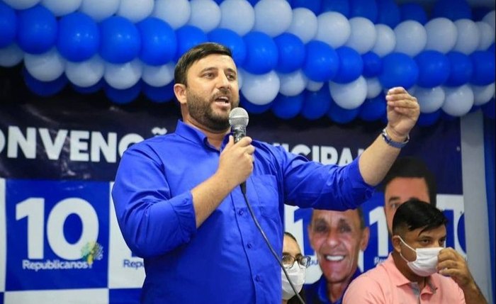 Em AL, prefeito sanciona aumento de 20% no próprio salário