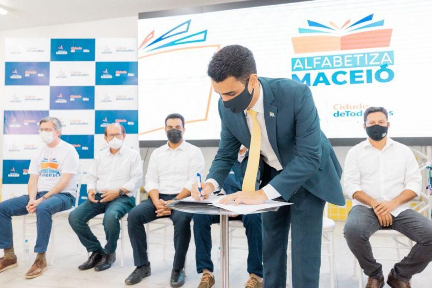 Alfabetiza Maceió finaliza 2021 com participação de mais de mil educadores