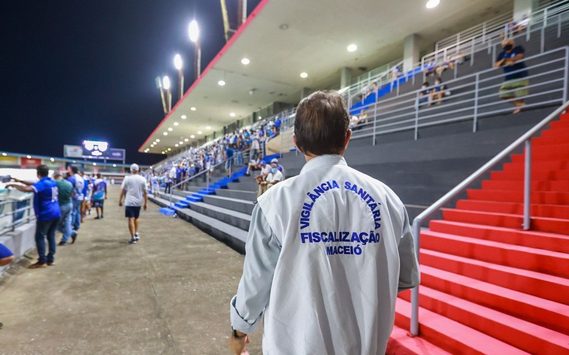 Vigilância Sanitária fiscaliza volta do público ao Rei Pelé e encontra irregularidades