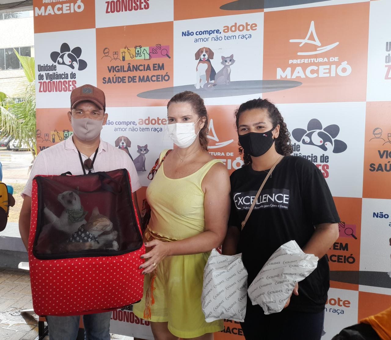 Feira de adoção garante novo lar para cães e gatos em Maceió toda semana