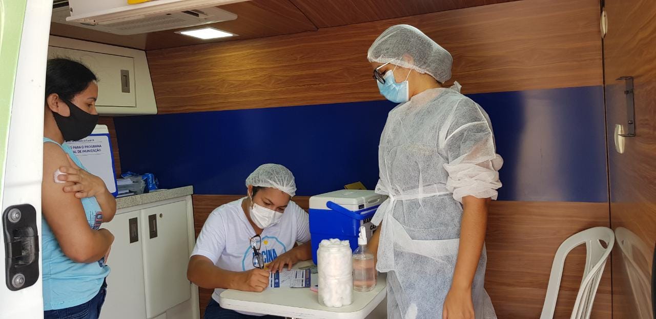 Saúde abre ponto de vacinação para turistas e maceioenses na Ponta Verde