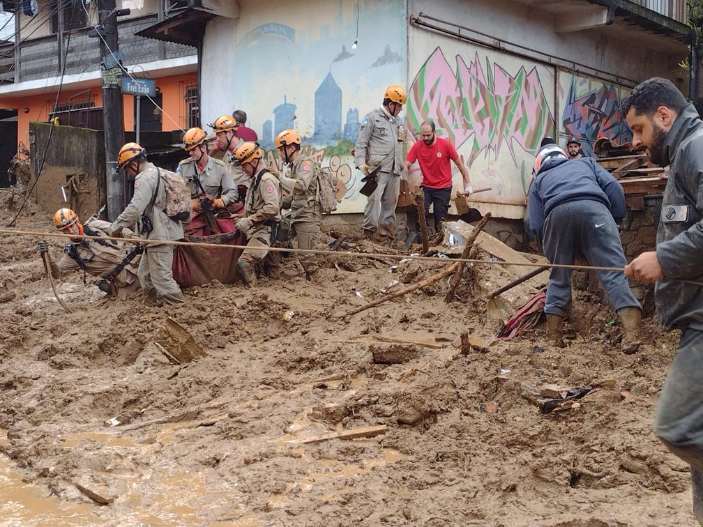 Chuvas em Petrópolis deixam pelo menos 34 mortos