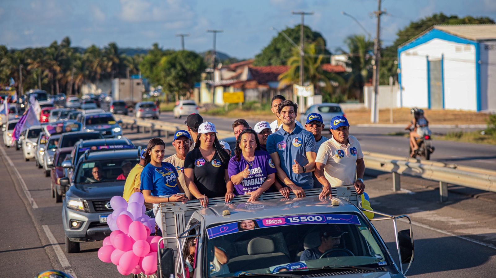 Em carreata quilométrica, João Catunda e Fátima Canuto levam multidão às ruas de Marechal Deodoro