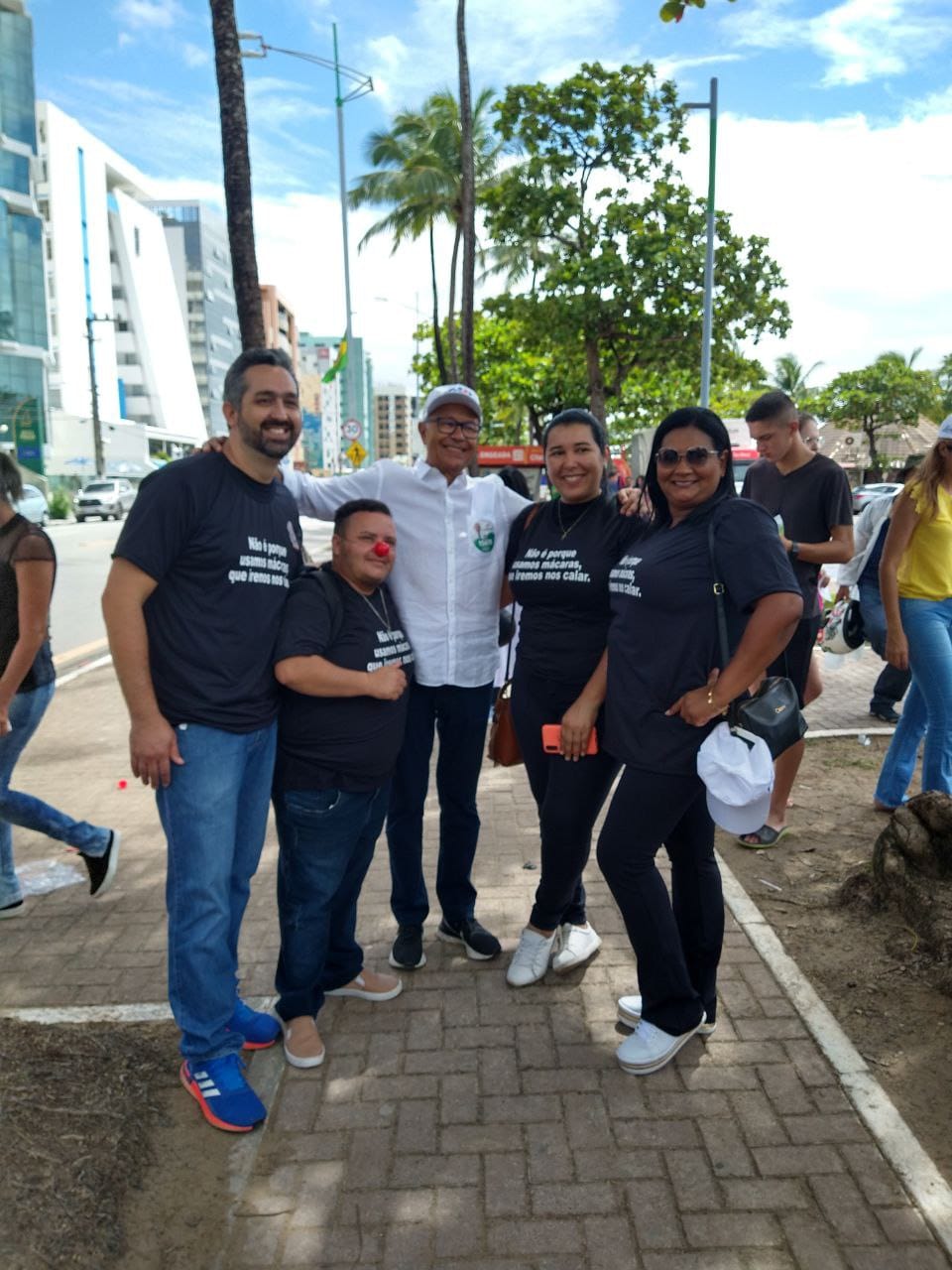 Basile participa de ato de protesto pelo piso salarial dos profissionais e técnicos de enfermagem na Pajuçara