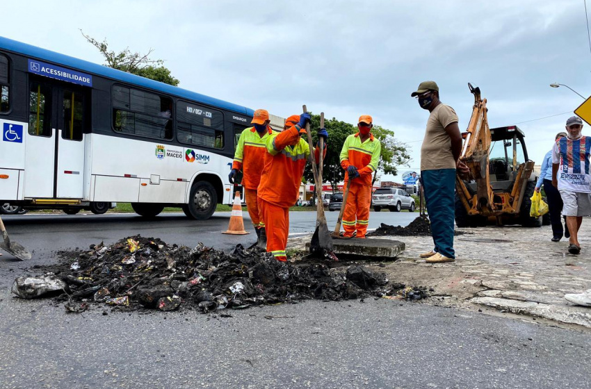 Ações de desobstrução da rede de drenagem são intensificadas na capital alagoana