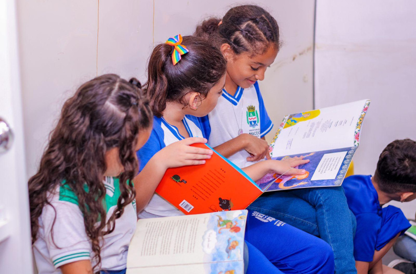 Educação de Maceió garante vale-livro para alunos e professores da rede municipal