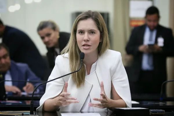 Proposta por Cibele Moura, Frente Parlamentar em Defesa da Advocacia é aprovada na Assembleia Legislativa